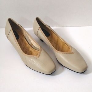 Ros Hommerson Women's Leather Kitten Heels Square Toe Classic Work Pumps US 6